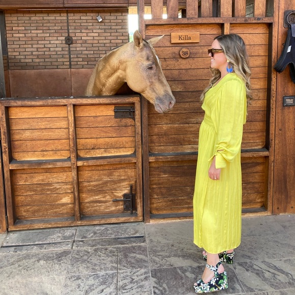 Meet your Posher, Sara - Picture 1 of 2